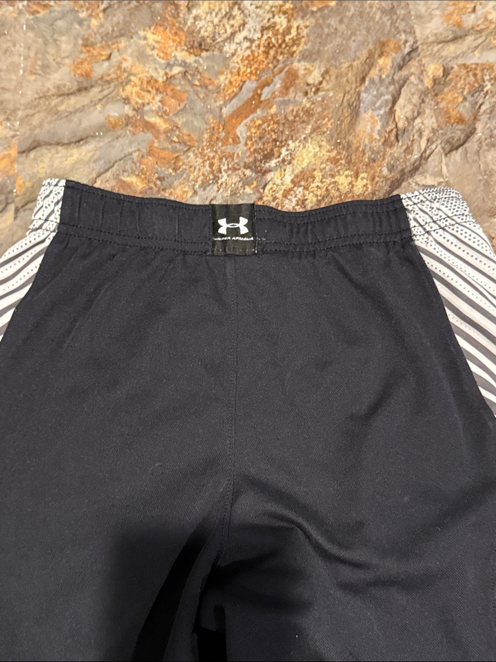 Under Armour Black Shorts with Gray Side Panels youth boys size medium - Picture 9 of 9